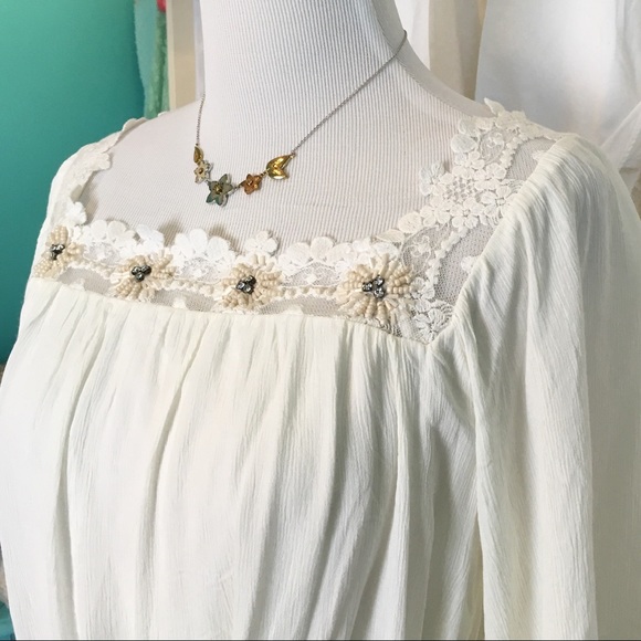 *LAST ONE* Ivory White and Lace Dress - Picture 4 of 6